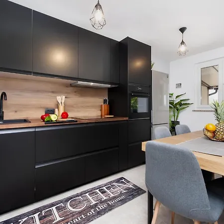 1 Bedroom Gorgeous In 度假居 罗维尼