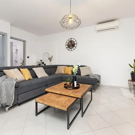 1 Bedroom Gorgeous In 度假居 罗维尼