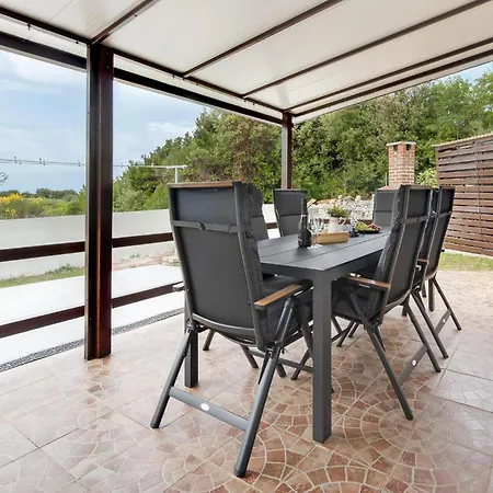 1 Bedroom Gorgeous In * 罗维尼